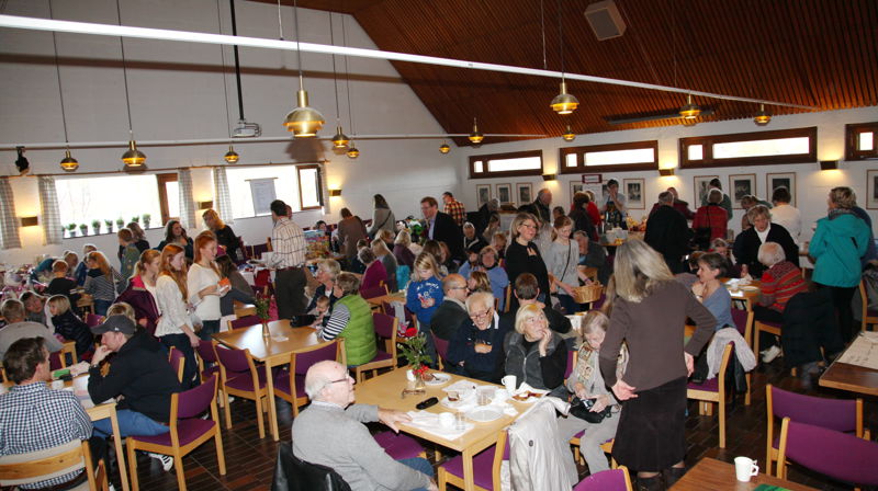 Bildet er fra Førjulsmessen, menighetens store frivillighetsdugnad.