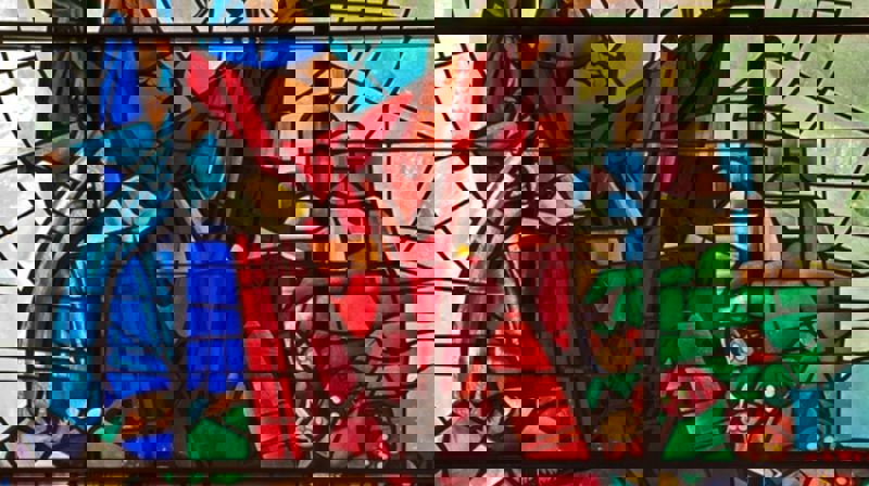 Steiningen av Stefanus. Glassmaleri fra den lutherske St. Stephen's Church i Florida. Glassmaleriet er laget av The Willet Stained Glass Studios i Philadelphia, USA