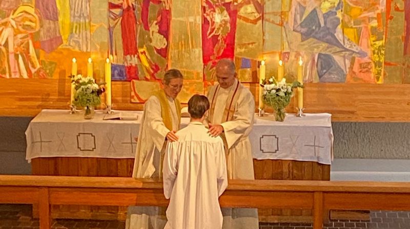 Forbønn for konfirmant i Holmen kirke.