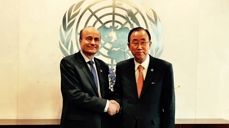 Hans Brattskar under et møte med tidligere generalsekretær i FN, Ban Ki-moon. Foto: brukes med tillatelse.