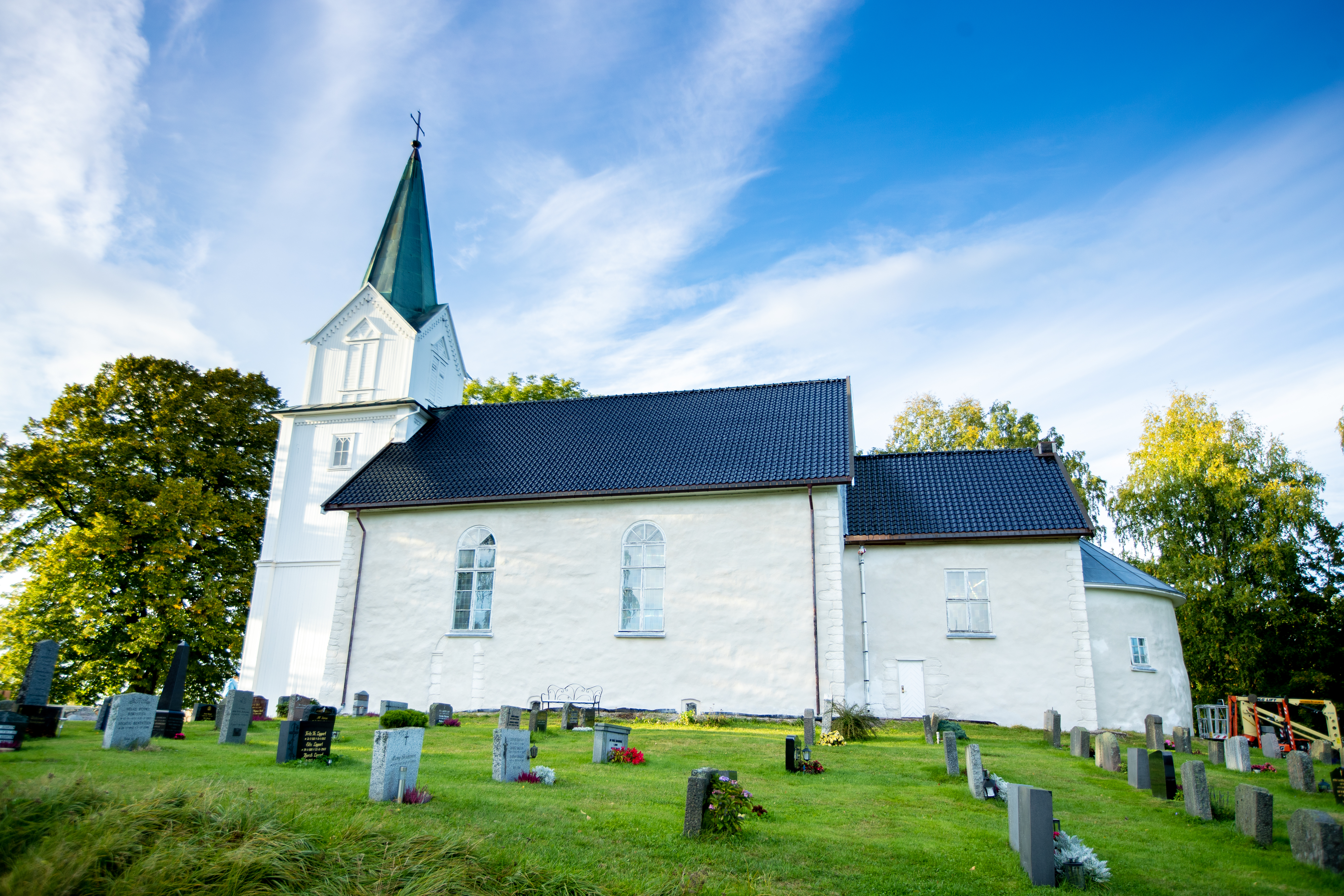 Hurum middelalderkirke på Klokkarstua står åpen hver lørdag gjennom sommeren. Foto: Bo Mathisen