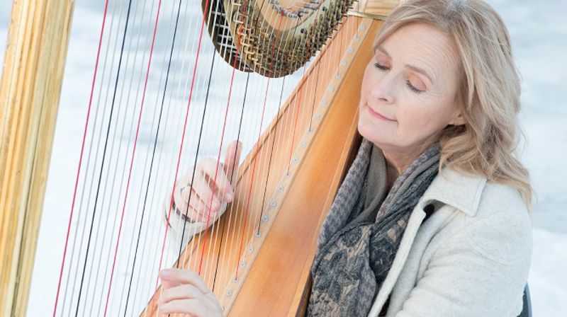 Runi Wold-Kristiansen på harpe