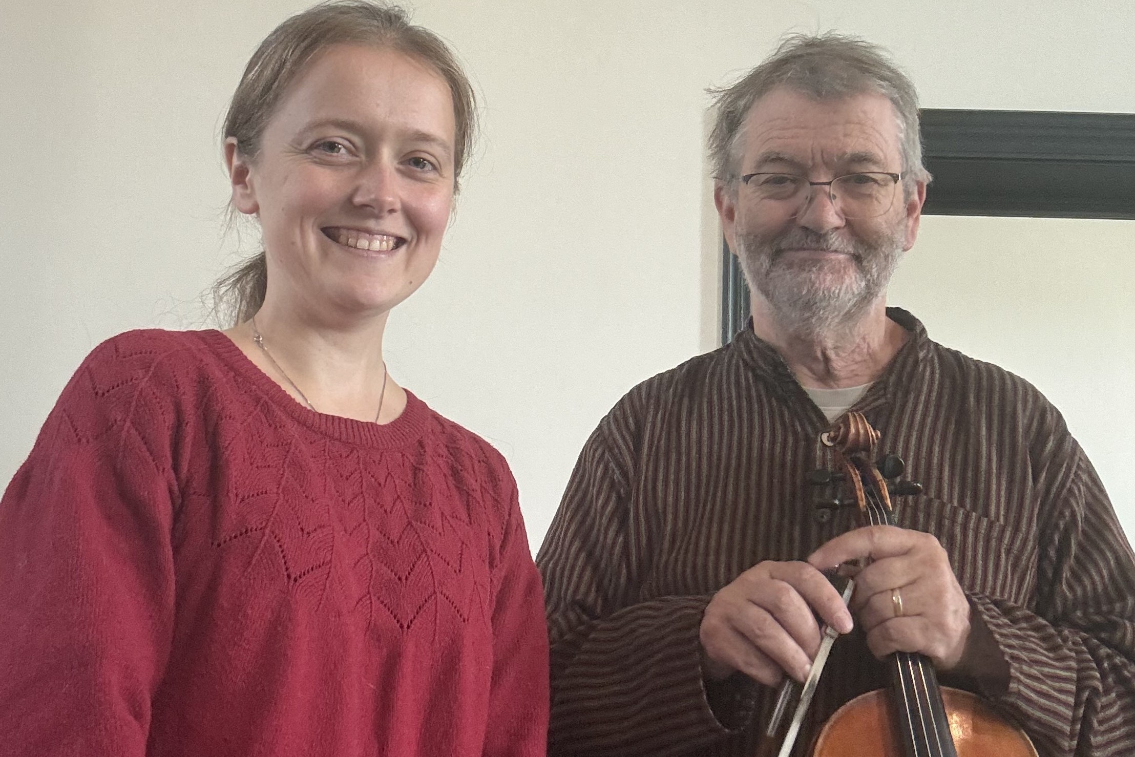 Tatiana Kapustina og Torjus Moland spiller opp til folkemusikkmesse med schwung, søndag 1. mars i Kongsdelene kirke..