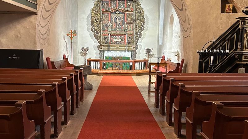 Røyken kirke, ny løper. (foto E.M.B.)