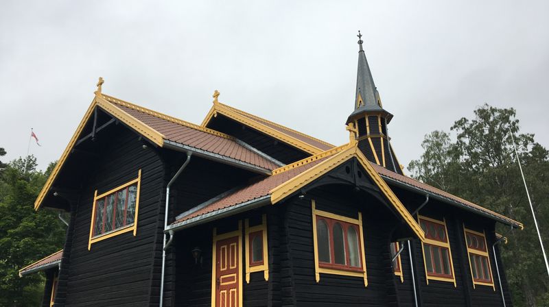 Søndag klokken 13 ringer klokkene i Filtvet kirke (bildet) og i hele Asker, sammen med kirkeklokker i resten av landet menneskene som lider på grunn av krigen i Ukraina.