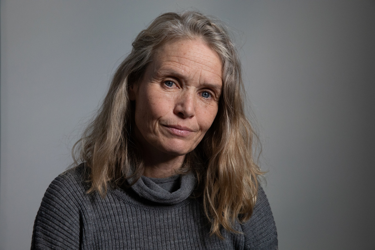Helga Samset borer i en sterk historie på årets lyseste dag i kulturkapellet. Foto: Pål A. Berg