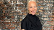 Målfrid Ravnåsen Vangen i kulturkapellet ved utstillingsåpningen 6. juni. Foto: MIA