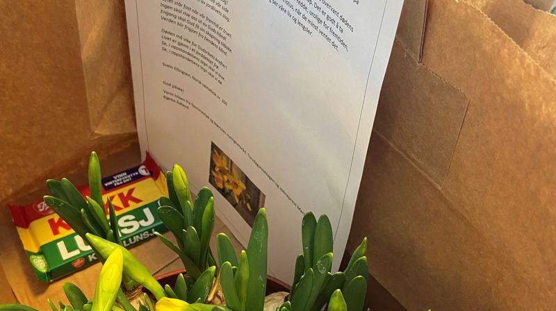 Hyggelig å pakke påskehilsener