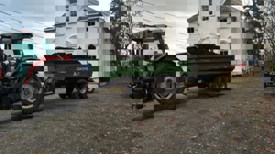 Fint at noen har en traktor å låne ut!