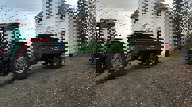 Fint at noen har en traktor å låne ut!