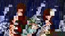 Randi Holt og Beate Hvesser takkes av i Engelsrud barnehage juni 2020. Foto: Jorunn Bottolfs