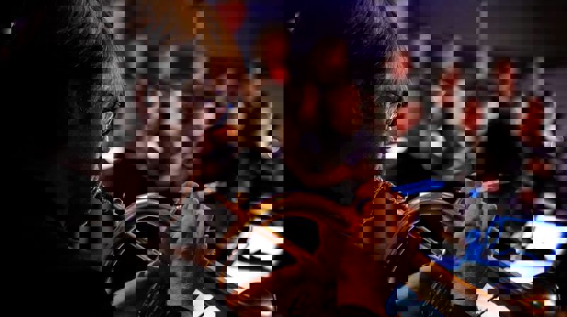 Korene synger. Du kan høre dem