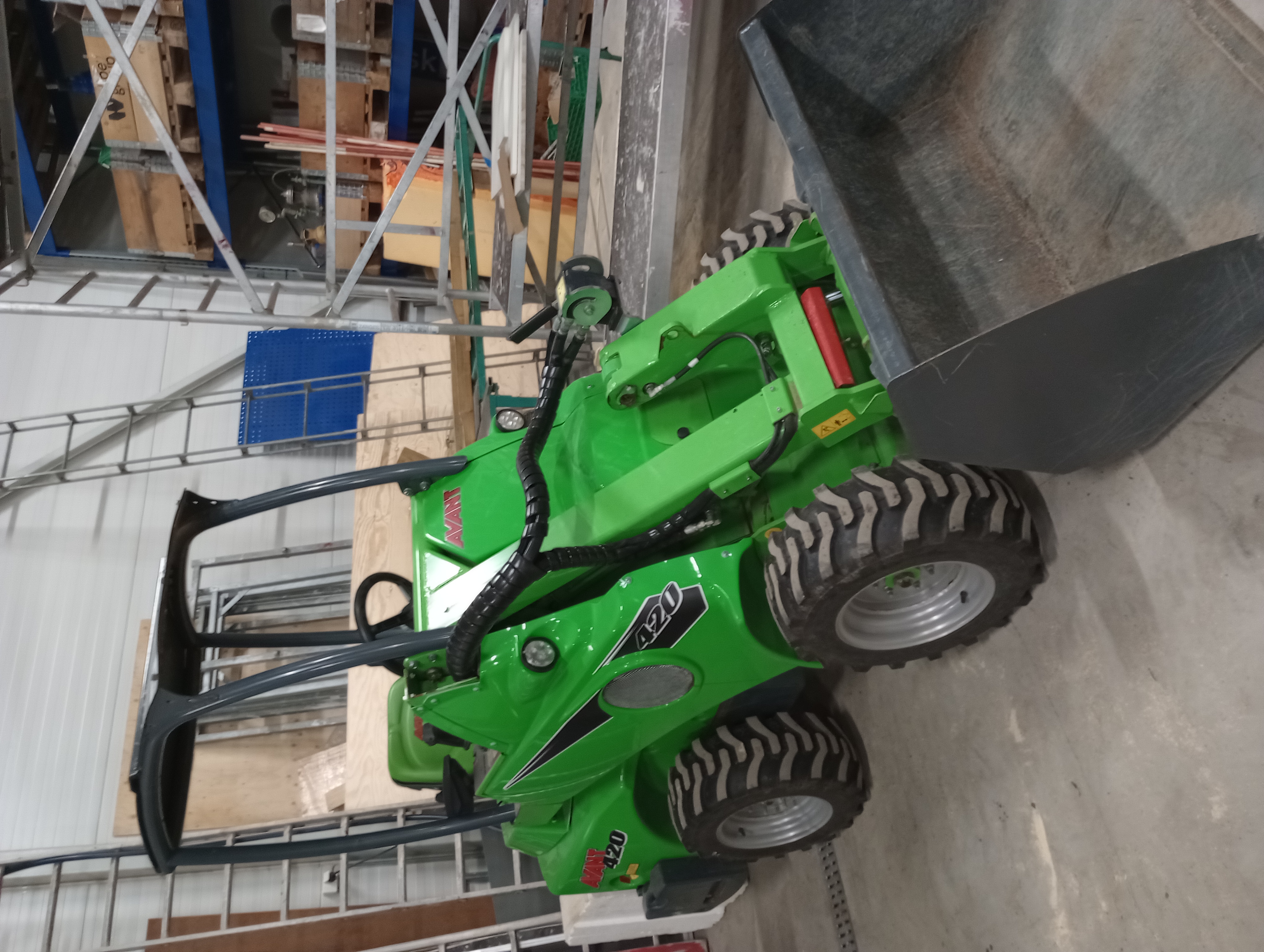 Minilastar (Avant 420) til sals