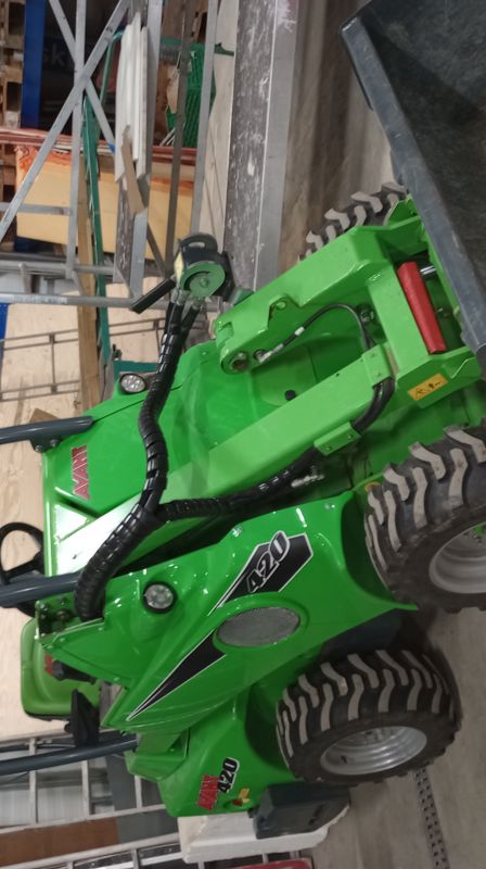 Minilastar (Avant 420) til sals