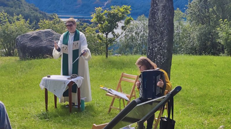 Gudsteneste på 1000-årsstaden(Ryggjakyrkja)