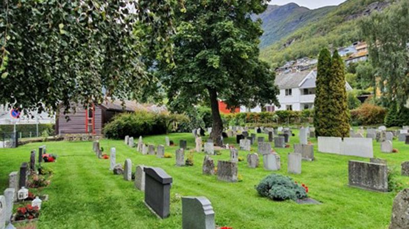 Arbeid på Vangen kyrkjegard