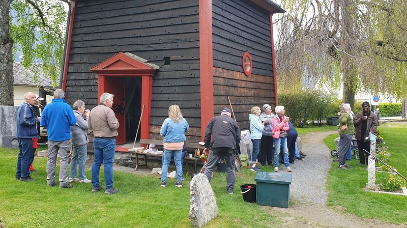 Dugnad på kyrkjegardane