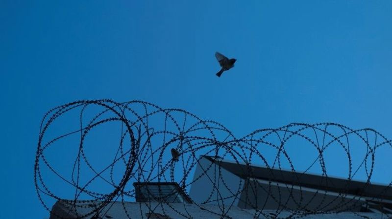 Fotoutstillingen The Holy Land av Håvard Bjelland kan sees utenfor St. Jakob kirke. (Foto: Håvard Bjelland)