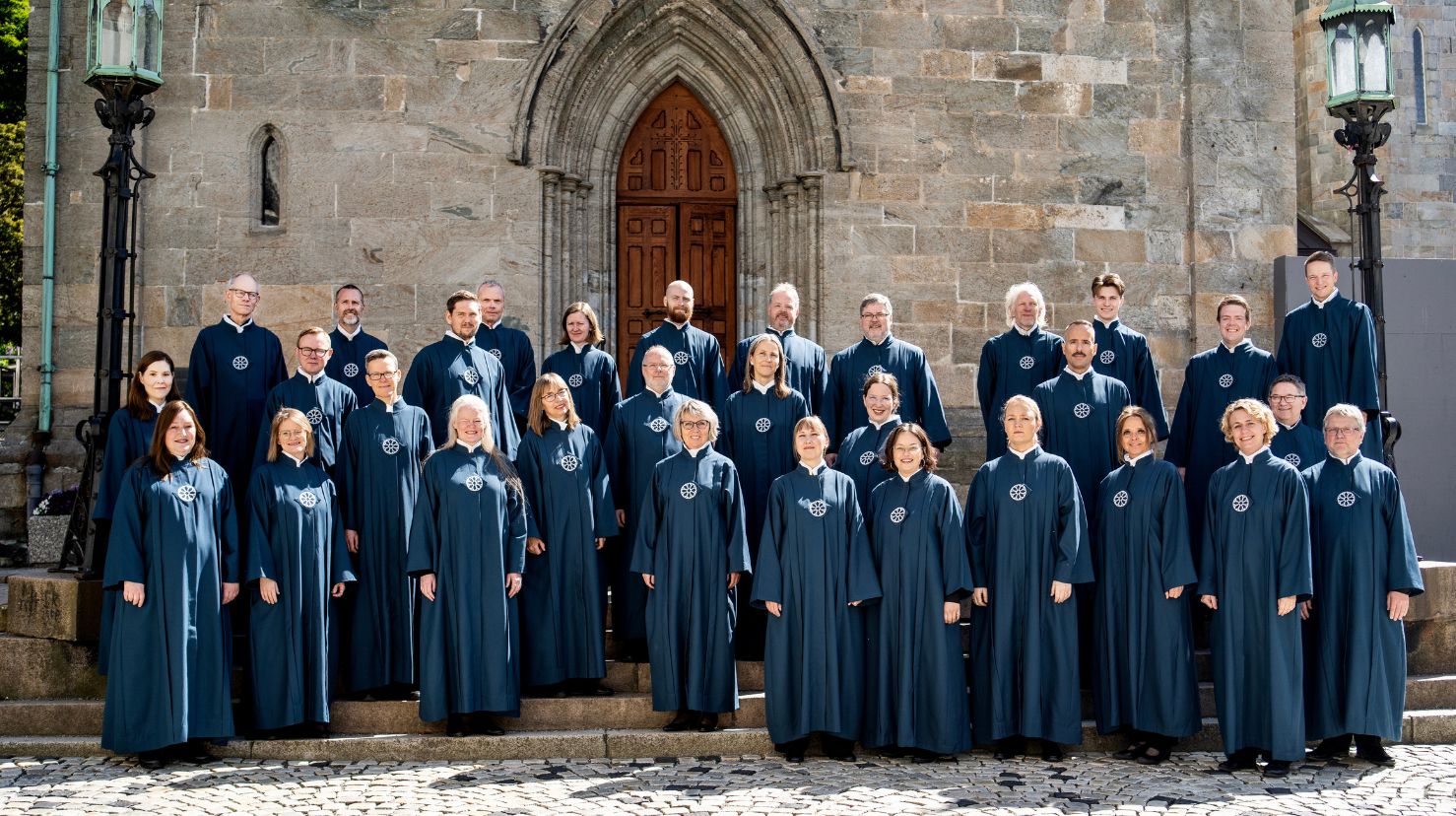 Bergen domkor er klare for festspillgudstjeneste i Bergen domkirke, og konsert i Håkonshallen samme kveld. Foto: Tuva Åserud