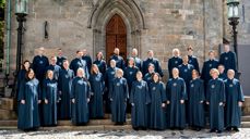 Bergen domkor er klare for festspillgudstjeneste i Bergen domkirke, og konsert i Håkonshallen samme kveld. Foto: Tuva Åserud