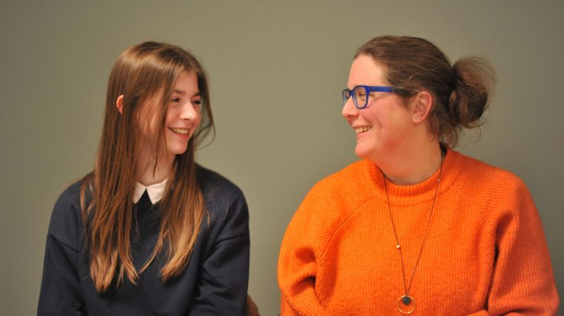 Praktikant Amanda Elisabeth Wahlen sammen med orgelmentor Tonje Eriksen, kantor i Biskopshavn menighet.