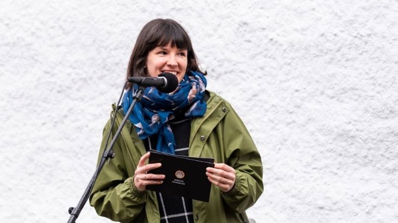 Kulturbyråd Katrine Nødtvedt under åpningen av Bjørgvin pilegrimssenter som åpnet på Bryggen denne uken. (Foto: Lauritz Harr)