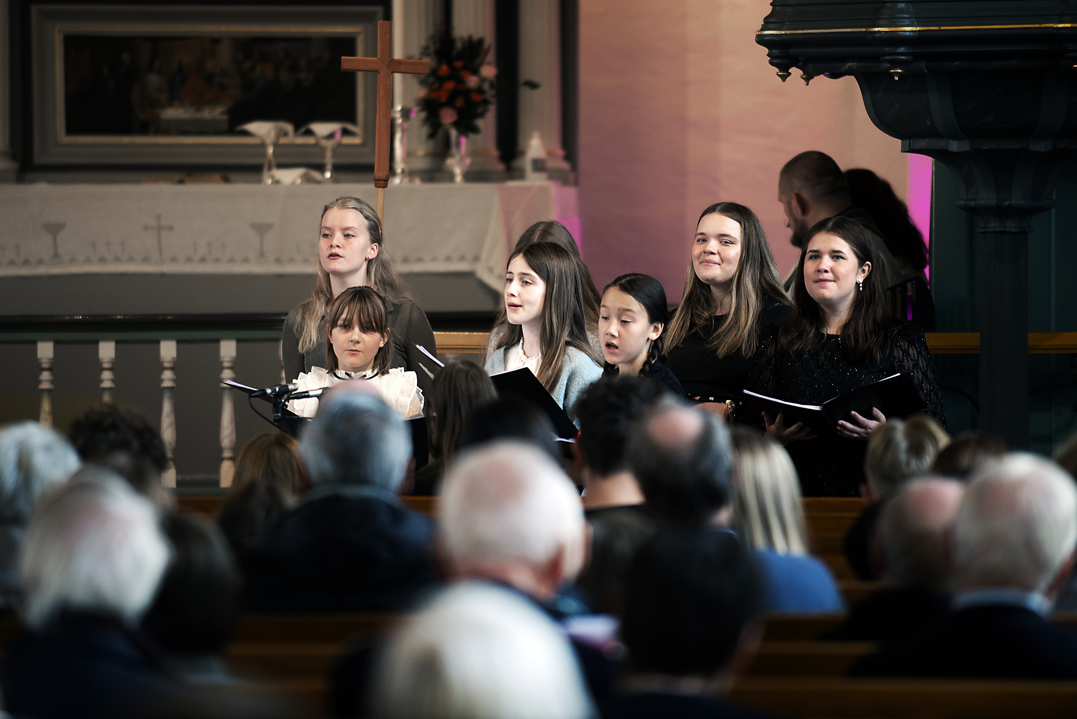 Frå ei ungdomsgudsteneste i kyrkjelyden. Foto: Odd Mehus