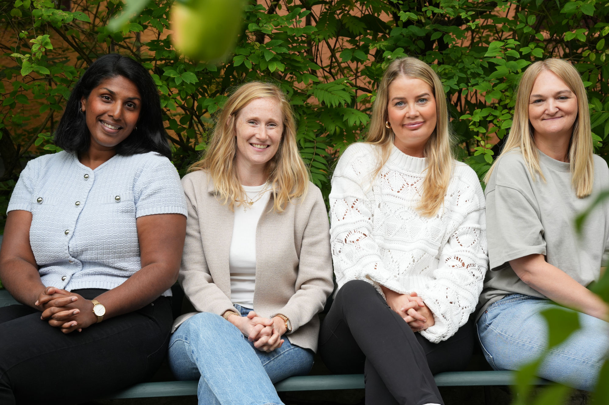 Ungdomsdiakonene i Bergen. Fra venstre: Isabel Wiig, Marie Aasheim Grosås, Susanne Tafjord Eriksen og Solgunn Philippine Smith. Foto: Gyrid Cecilie Nygaard