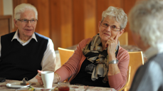 Det er hyggelig å stikke innom nabokafèen for vafler, kaffe og en prat med de andre gjestene. Foto: Gyrid Cecilie Nygaard.
