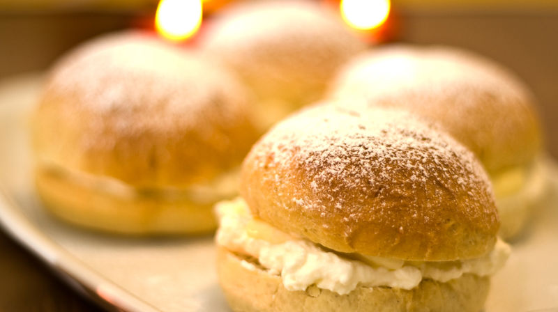 Fastelavnssøndag = fastelavnsboller