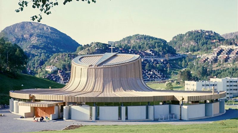 Minneord om Helge Hjertholm