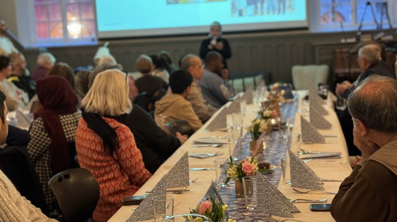 Bilde fra Iftar i St. Jakob kirke 2024