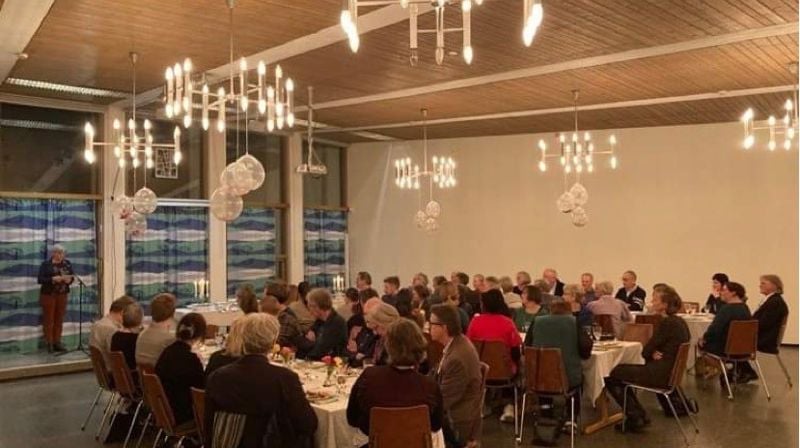 Menighetssal er pyntet til fest