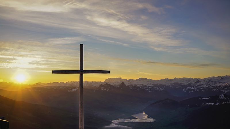 Ill.bilde kors på fjell