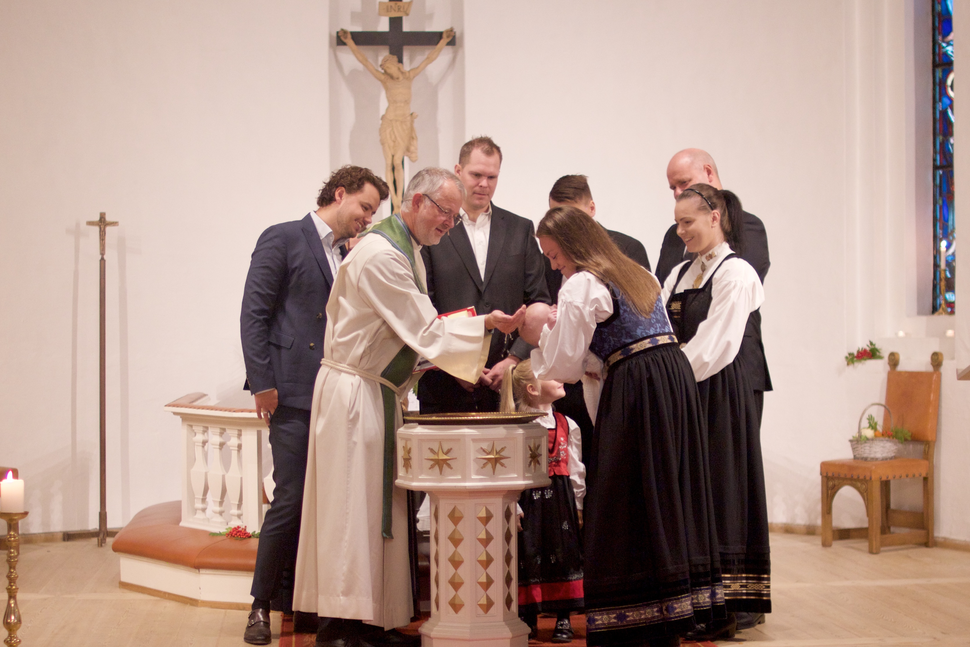 Å bære et barn til dåp