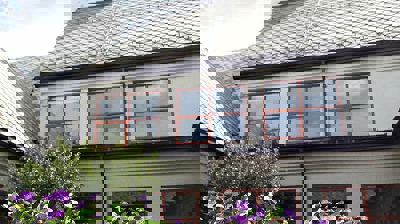 Kirkeklokkene ringer for fred