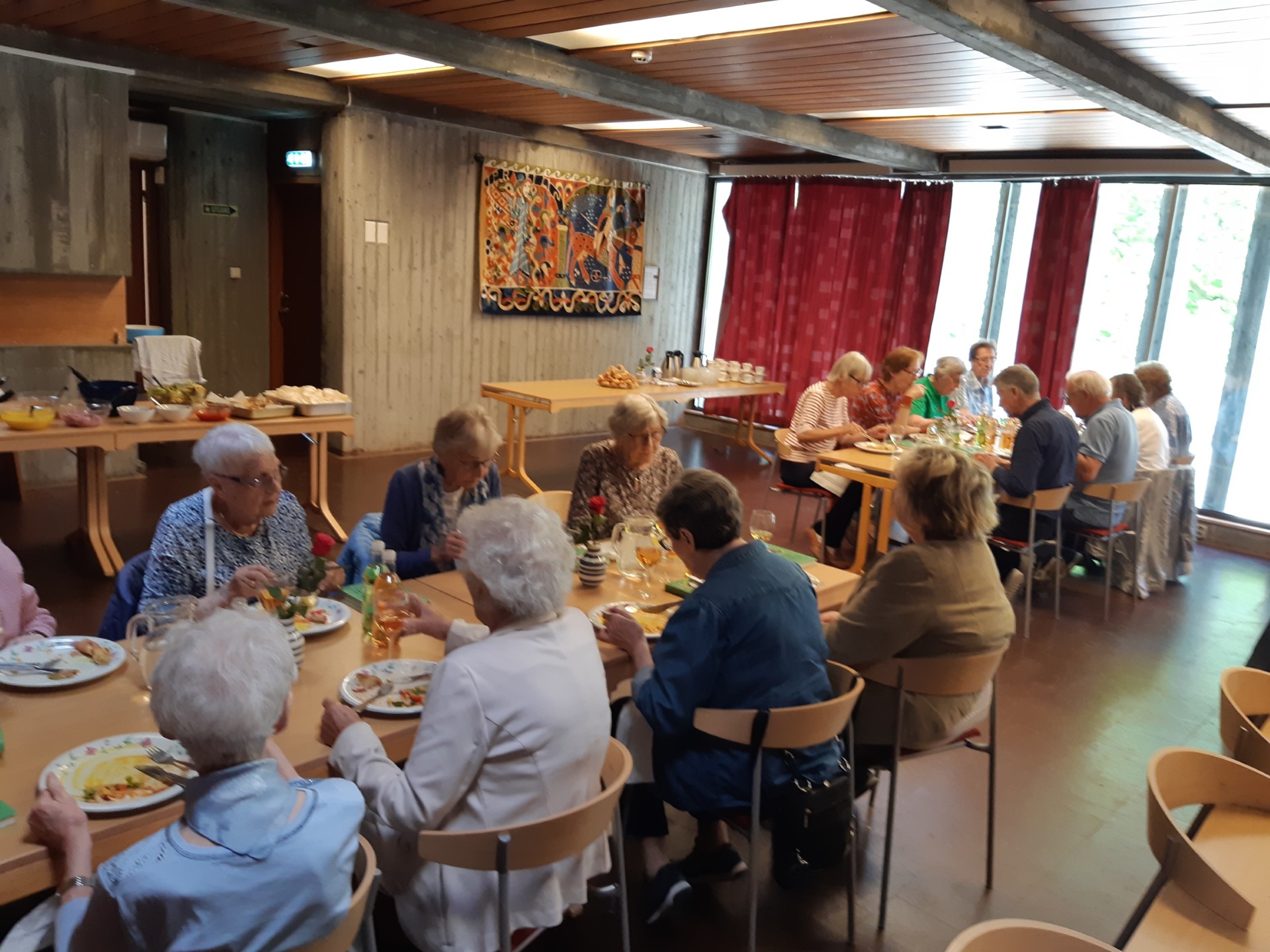 Herlig middag i Slettebakken menighetssal ble avslutning på en meget hyggelig tur!