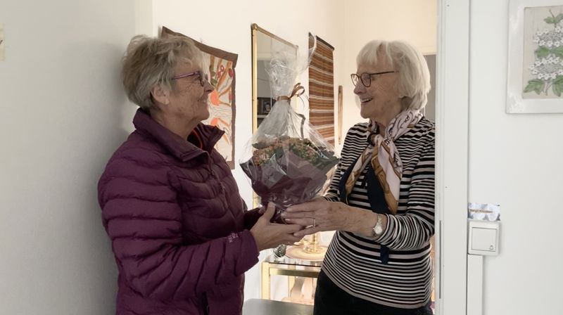 Diakonatet gir blomsterhilsen til alle runde dager fra 80 år. Foto: G.E.Kristoffersen