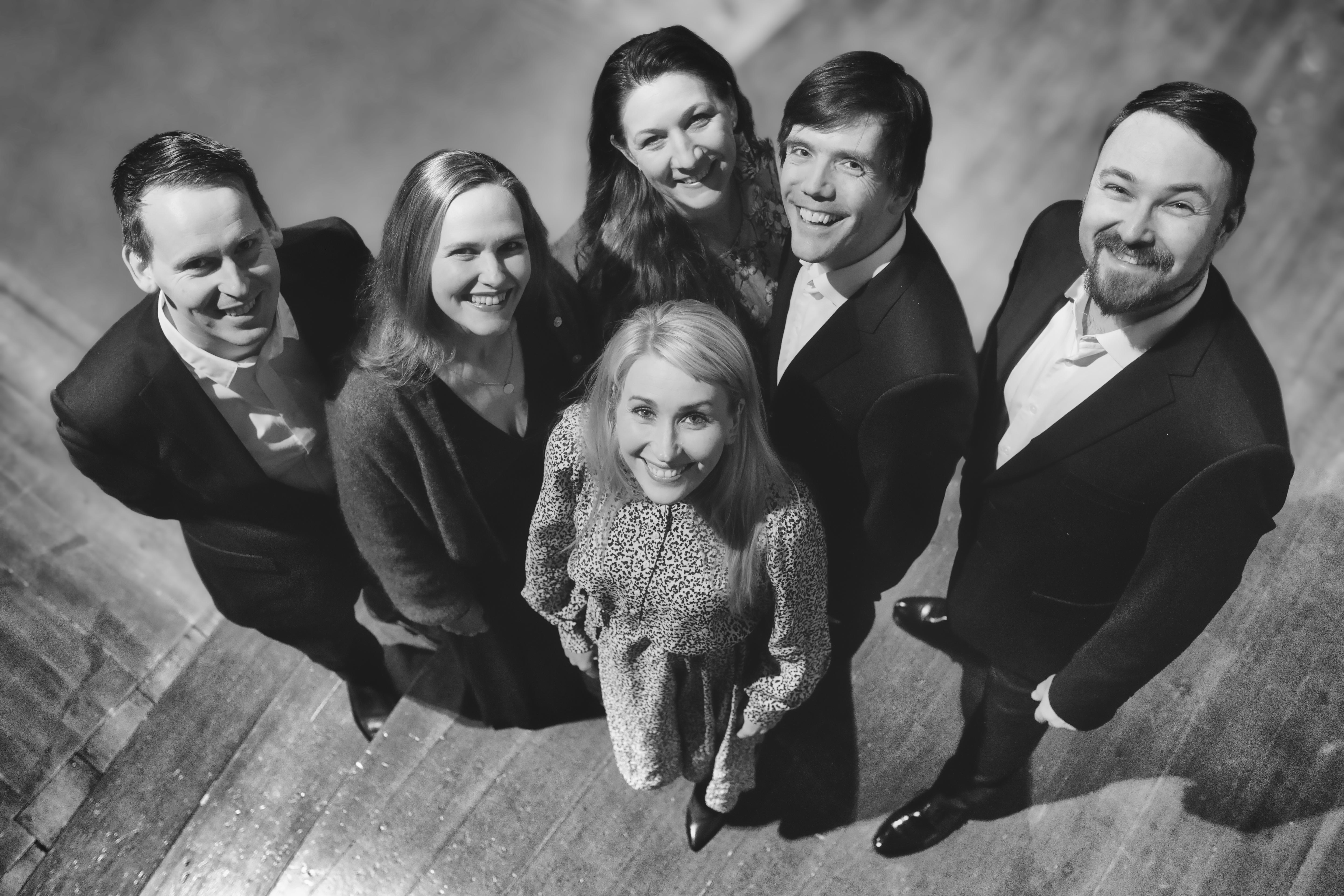 Vokalensemblet TABULA RASA består av seks profesjonelle sangere.