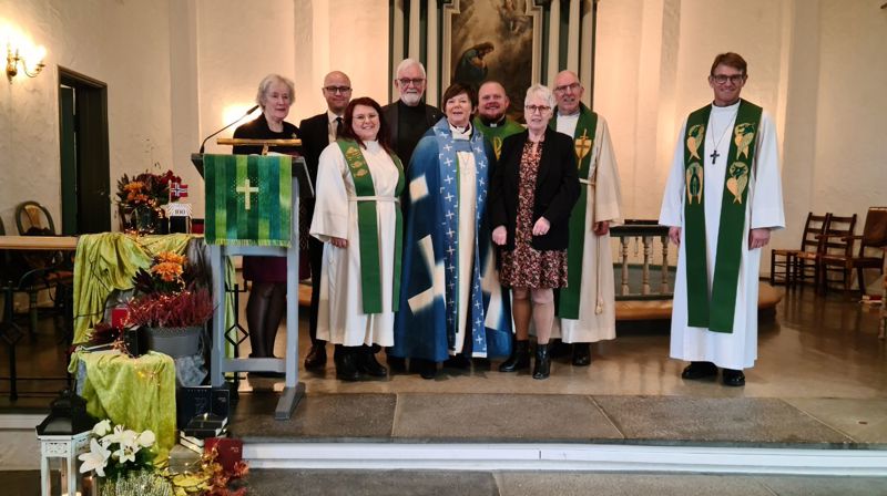 Dei som gjorde teneste framme i koret under gudstenesta. Foto: Monica Ohr