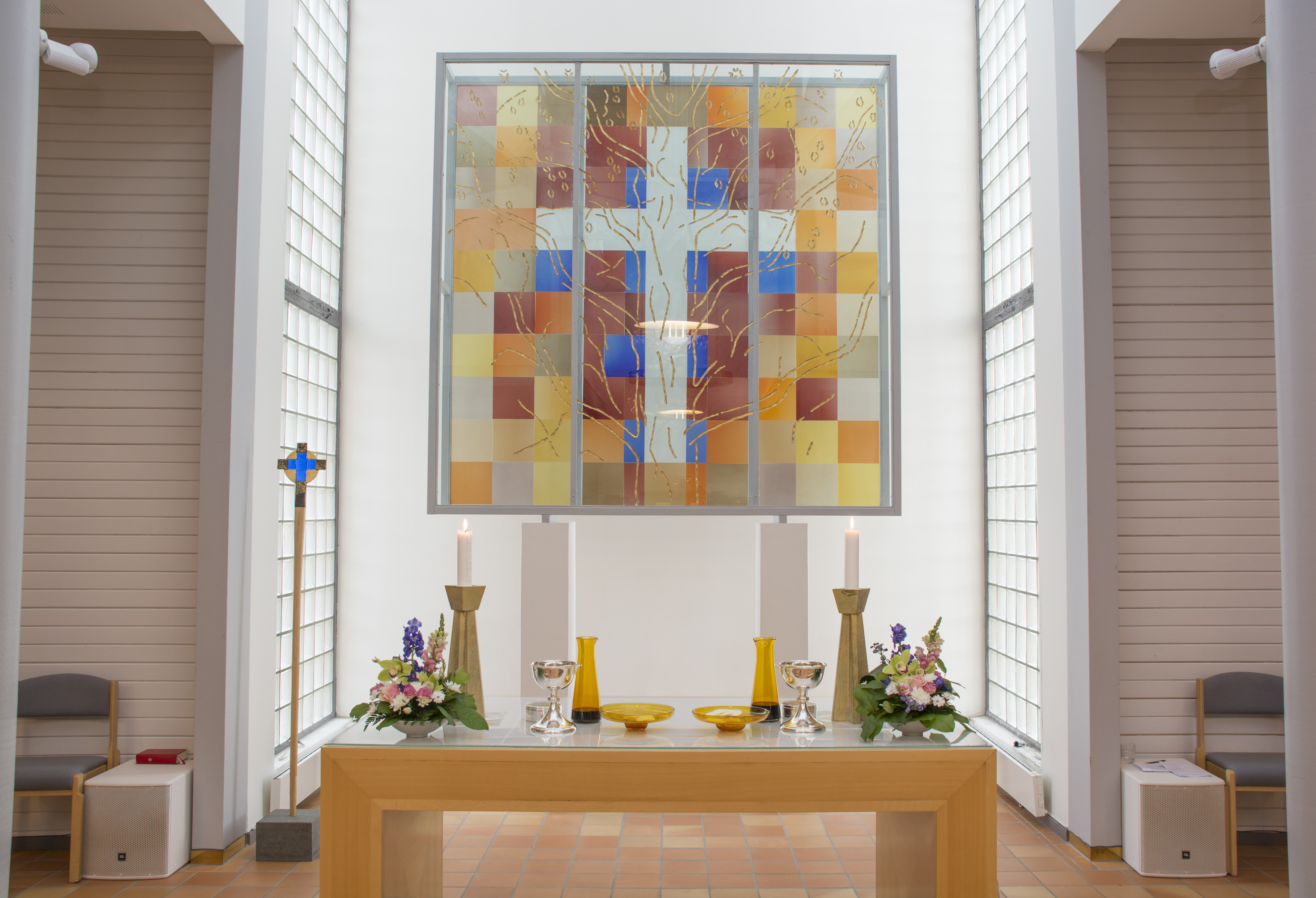 Hver søndag feires det gudstjeneste i Rønvik kirke. Foto: Thomas Jentoft