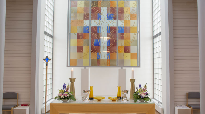 Hver søndag feires det gudstjeneste i Rønvik kirke. Foto: Thomas Jentoft