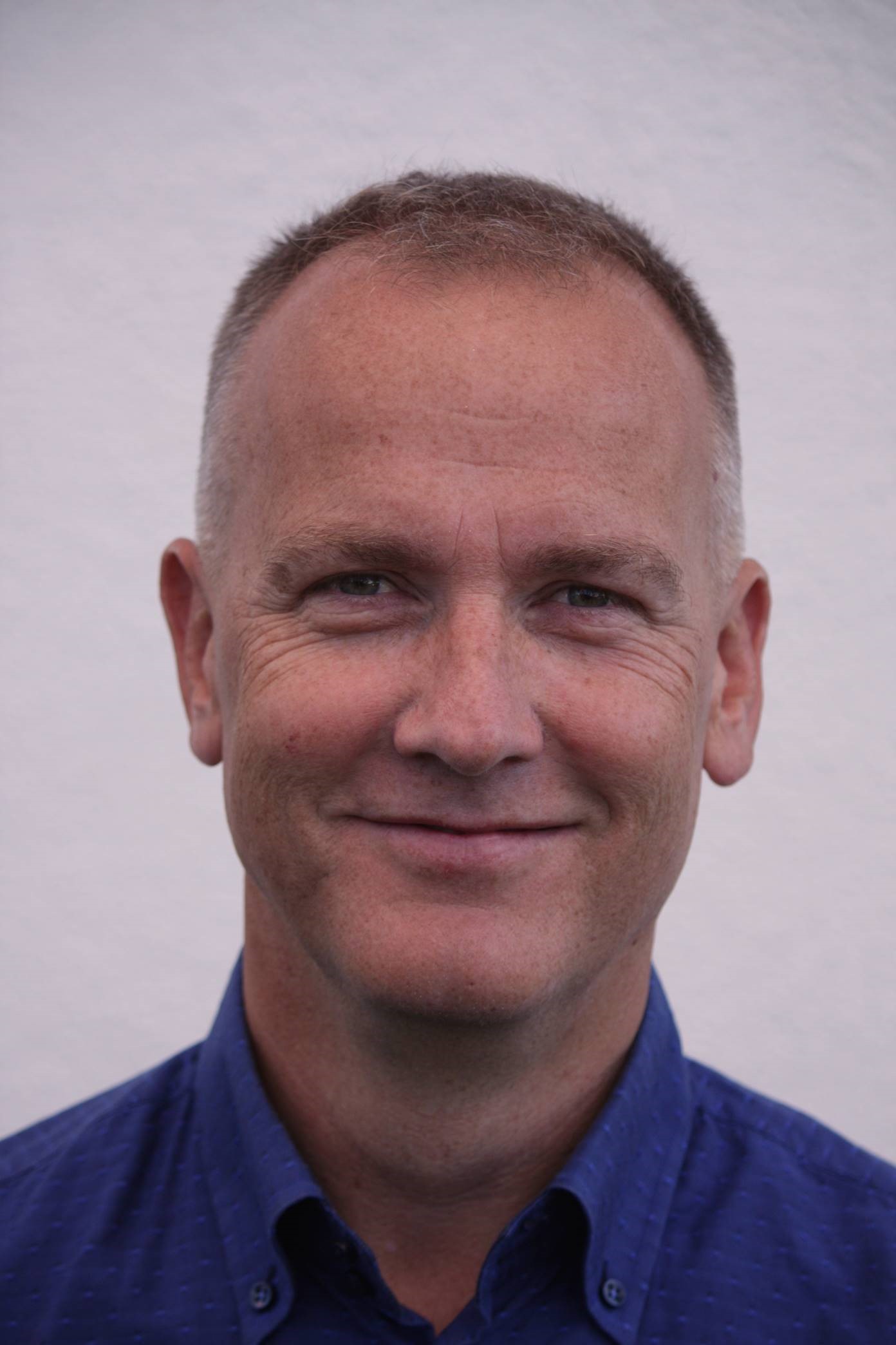 Alf Knudsen er hovedgjest på førstkommende salmepub, hvor hans siste bok «Salmesang - 50 av våre kjente og kjære salmer» presenteres.