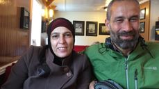 Den palestinske guiden Nedal Sawalme sammen med sitt reisefølge fra Palestina. Foto privat.