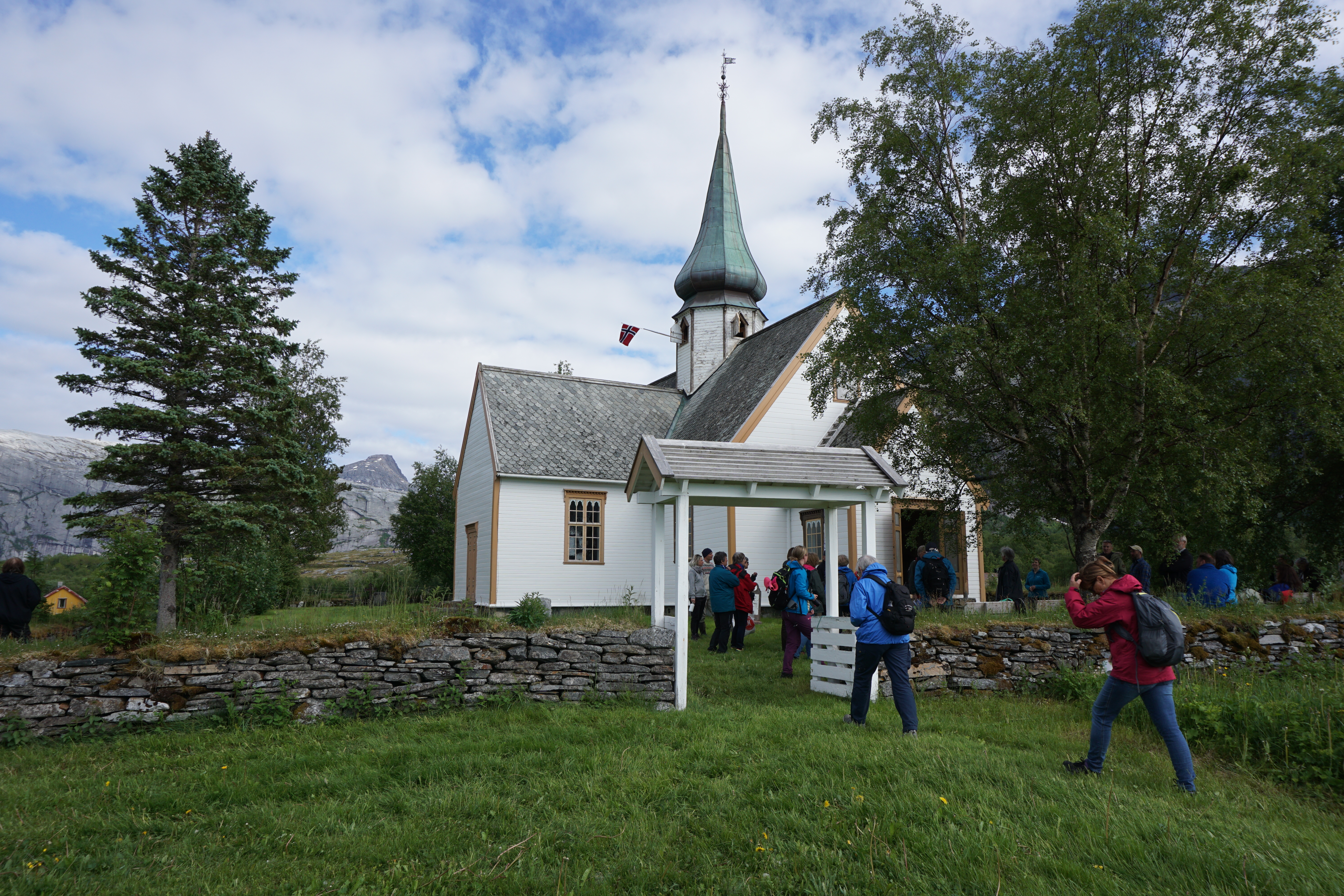 Menighetstur til kirkesøndag i Rørstad kirke