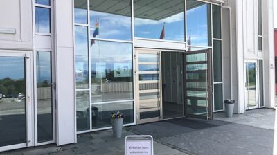 Hunstad kirke - med åpne dører