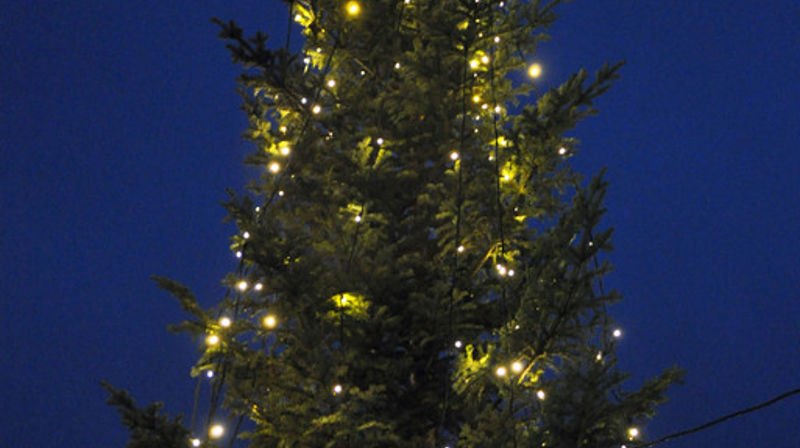 Julegrantenning ved menighetshuset i Saltstraumen søndag 3. desember.