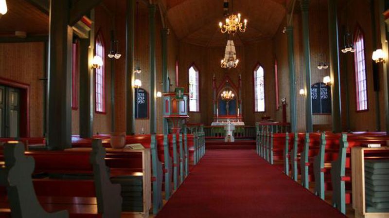Saltstraumen kirke sett innenfra.