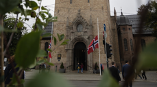 Oslo domkirke med flagg på halv stang – Foto: Hans Jakob Heimvoll / Den norske kirke