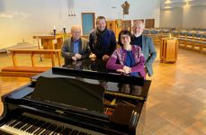 Kulturkomiteen i Fjell kirke ønsker velkommen til et spektakulært 40-års jubileumsår. F.v: Per Roar Ekeland, Christoffer Tjelle, Galina Trintsoukova og Ivar Flaten. Foto; Elisabeth Helgeland Wold